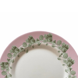 Prato Raso Cerâmica Feldspática Páscoa Decor Borda Rosa Fundo Branco - 28,5 cm - Ela Decora