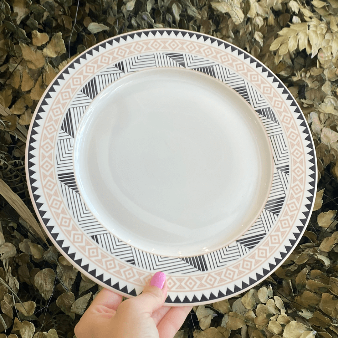 Prato Raso Pascoa Branco e Preto 27cm - Ela Decora