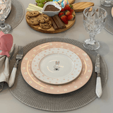 Prato Raso Pascoa com Coelho Branco e Rosa 27cm - Ela Decora