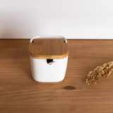 Saleiro de Mesa em Cerâmica com Tampa de Madeira e Colher Branco 9cm - Ela Decora