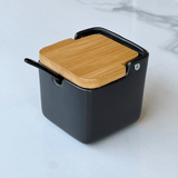 Saleiro preto com tampa e colher preta