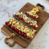 Tábua Bandeja Madeira Teca com Alça Coração - 47 cm - Ela Decora