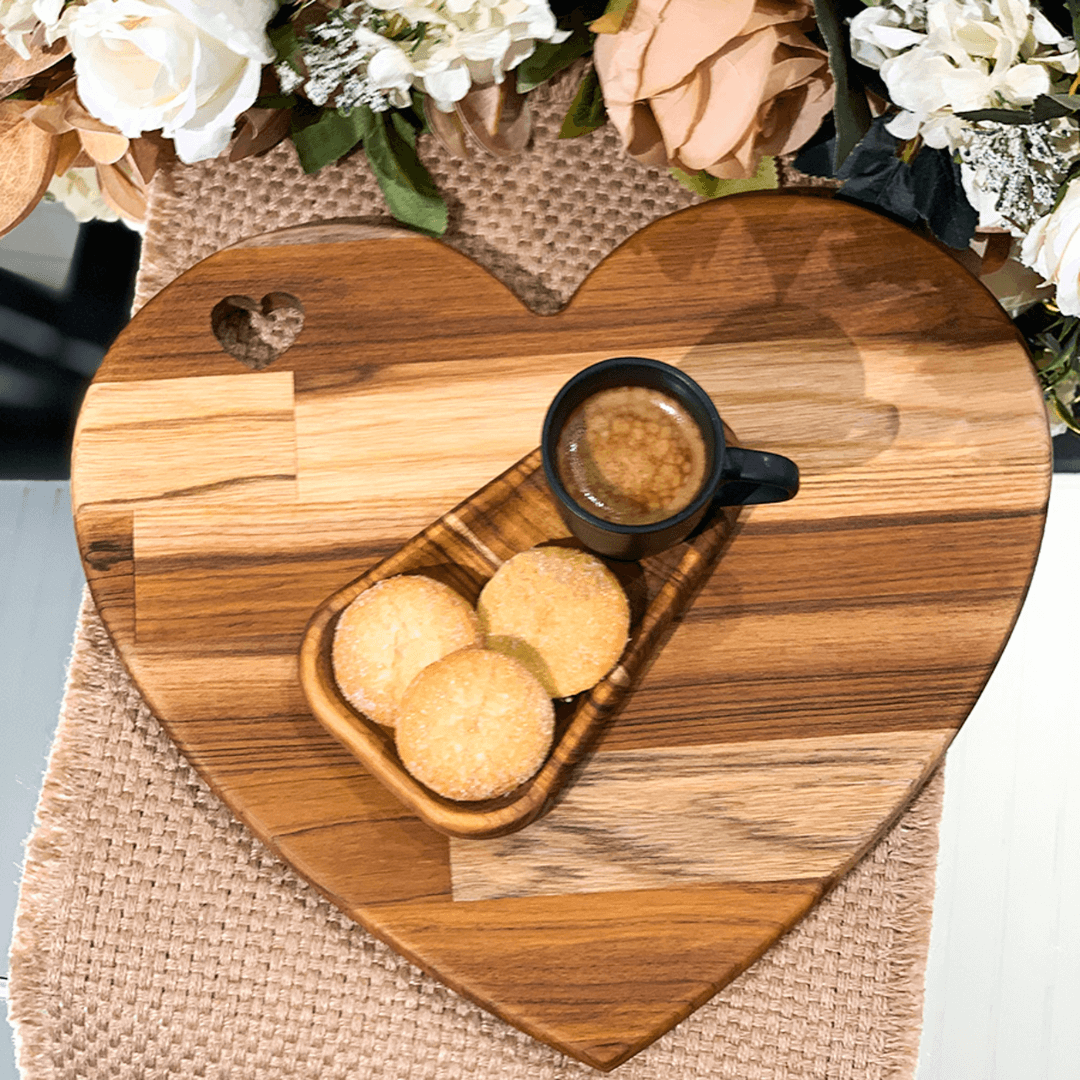 Tábua Madeira Teca Coração - 25 cm - Ela Decora