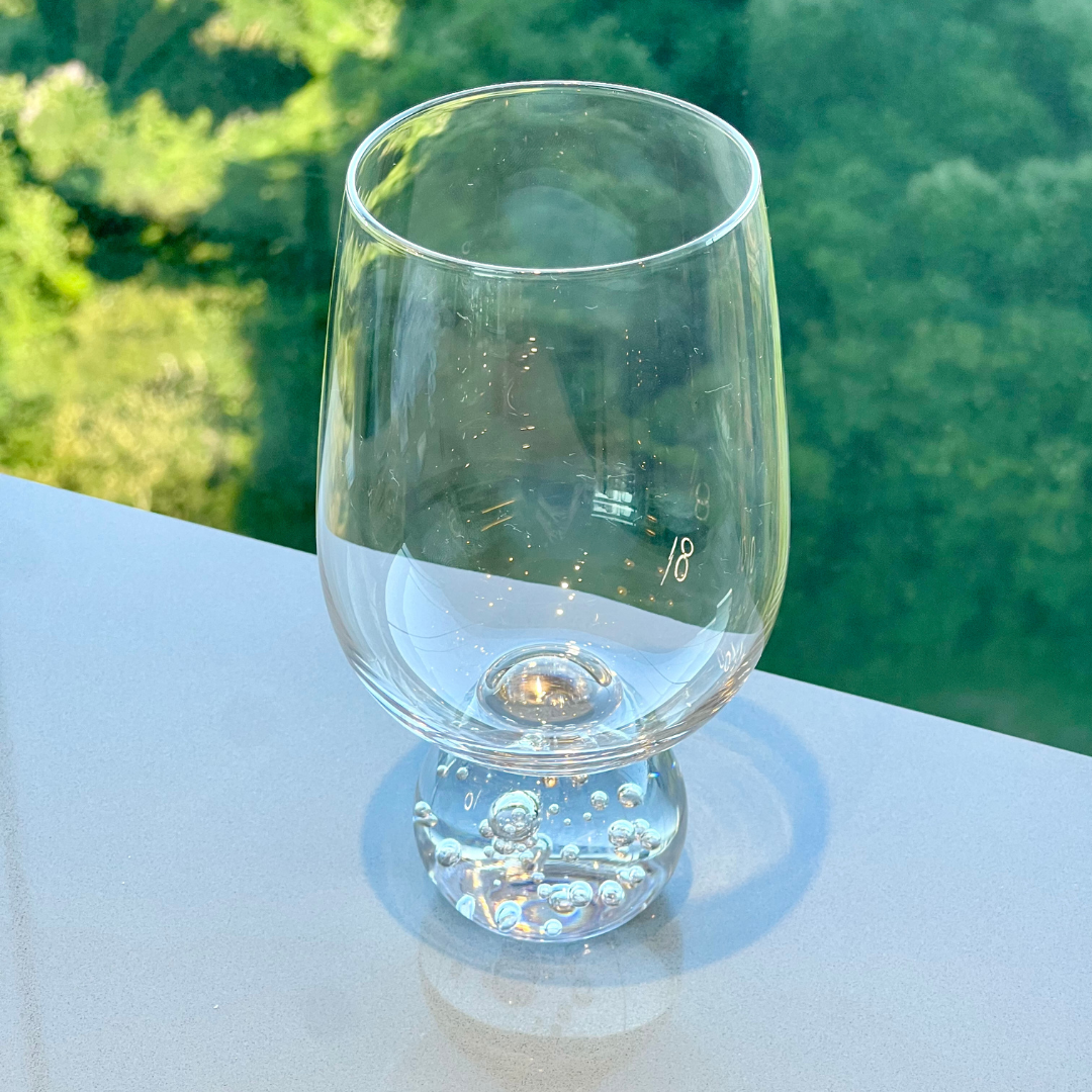 Taça para vinho vidro com base esfera transparente vazia