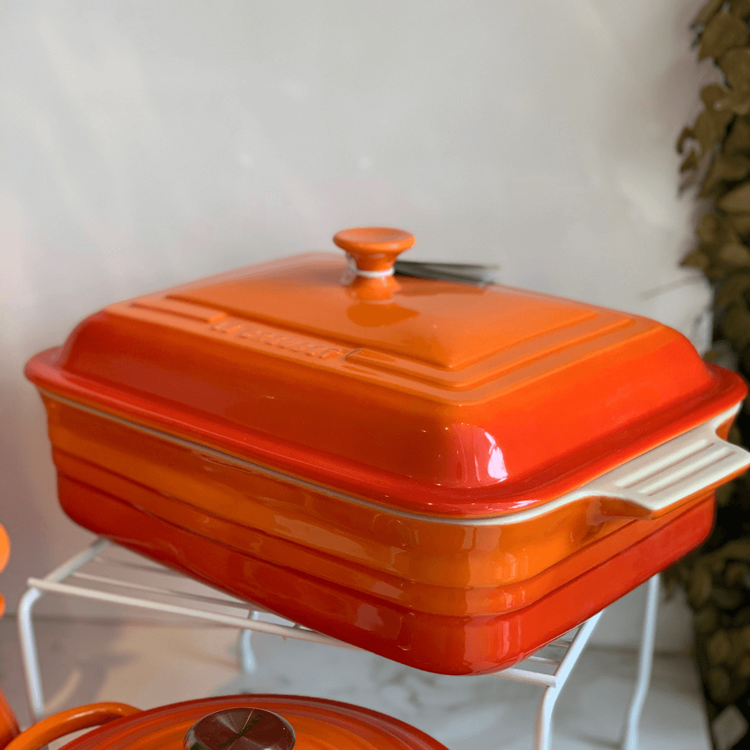 Travessa Retangular com Tampa Laranja 32cm Le Creuset - Ela Decora