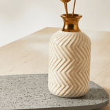 Vaso em Cerâmica com Ranhuras Bege e Dourado 14cm - Ela Decora