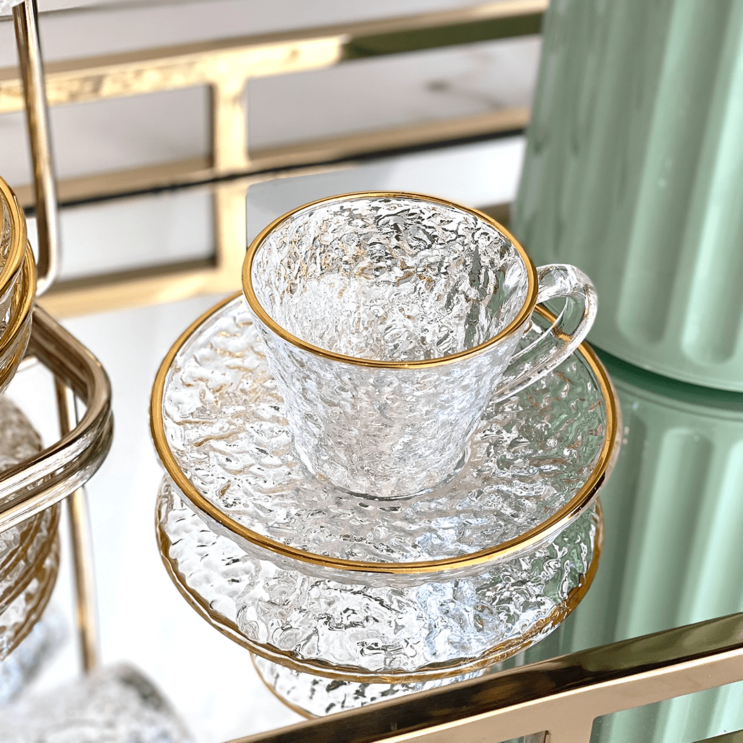 Xícara de Café Petra Cristal Ecológico com Pires e Borda Dourada 70ml - Ela Decora