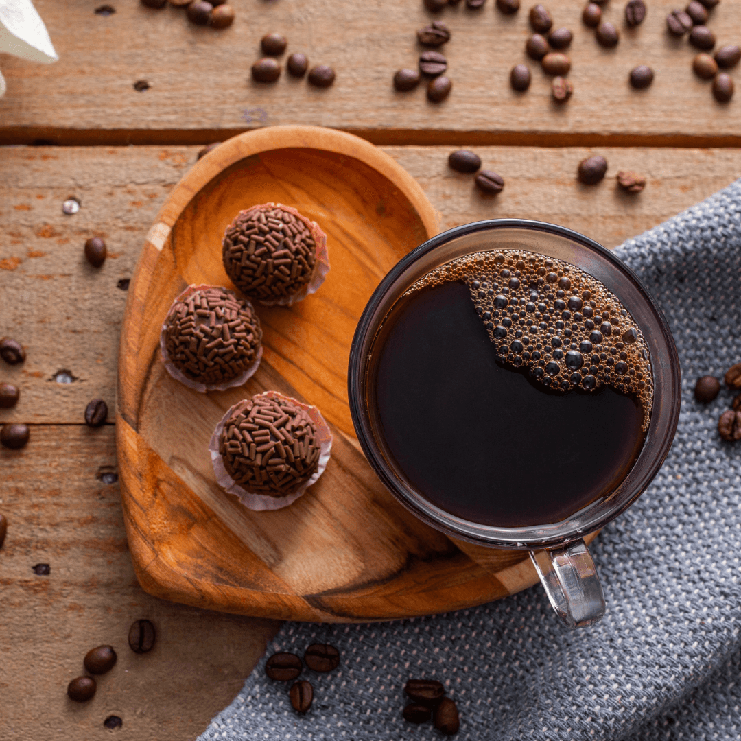 Xícara de Chá com Prato de Coração Madeira Teca - 190 ml - Ela Decora