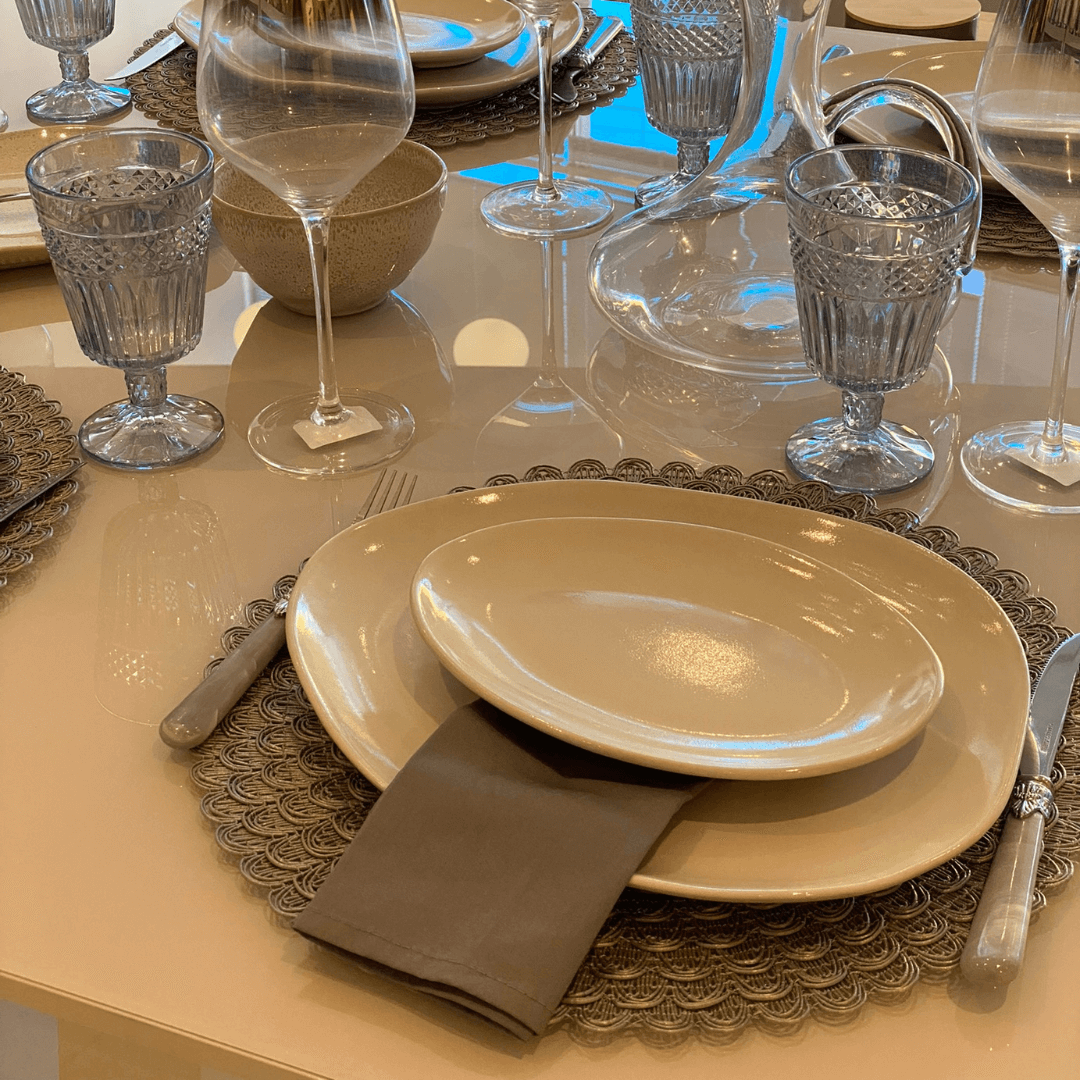 Prato de Sobremesa Oval Orgânico Stoneware Clay 22,5cm