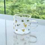 Caneca Abelha na bancada