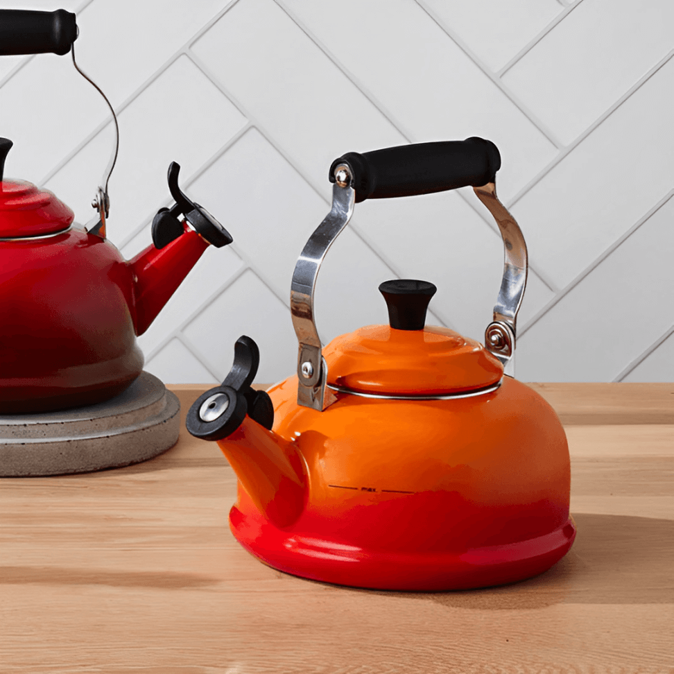 Chaleira Tradicional com Apito Laranja 1,6 Litros Le Creuset