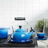 Chaleira Clássica Tradicional com Apito Azul Marseille 1,6L Le Creuset