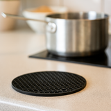Descanso de Panela Redondo em Silicone Preto 18cm