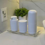 Itens da linha bold branco na bancada do banheiro