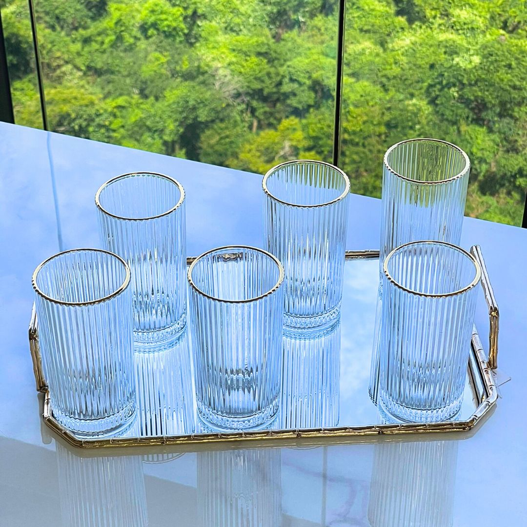 Jogo 6 Copos com bandeja na bancada