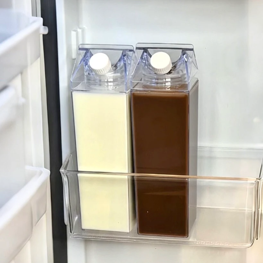 Duas garrafas My Box 1 litro na geladeira com suco e café