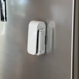 Detalhes da Mini Seladora de Embalagem em Plástico Cinza na geladeira
