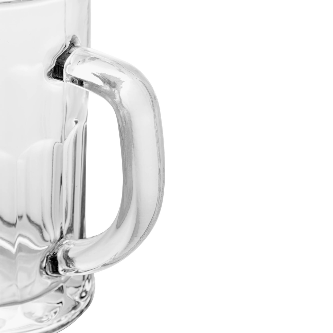 Alça ergonômica da caneca de chopp em close com design reforçado