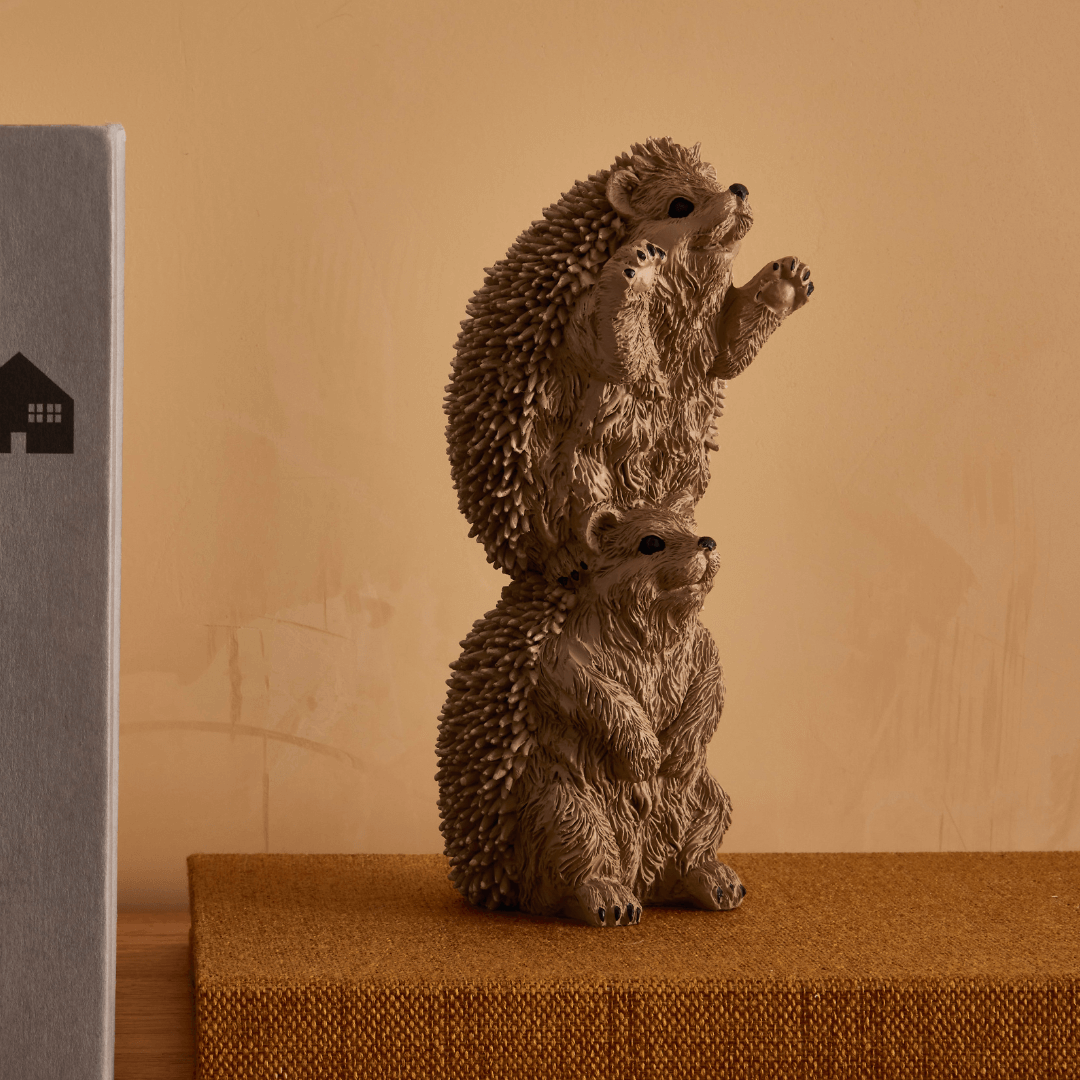 Escultura Ouriços em Poliresina Bege 17cm x 8cm