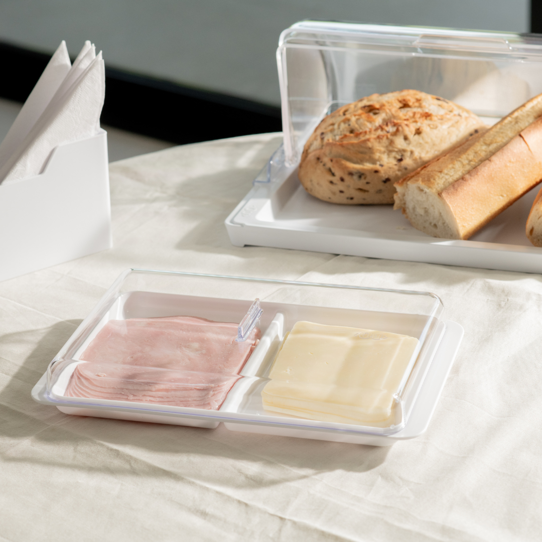 Porta Frios Duplo Break com presunto e queijo na mesa