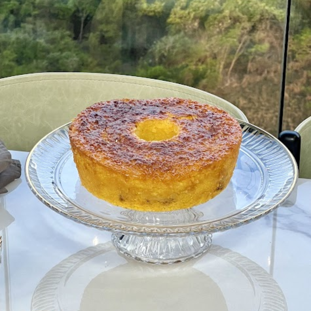 Prato para Bolo Boleira com Pé Radial em Cristal Fio de Ouro 32cm