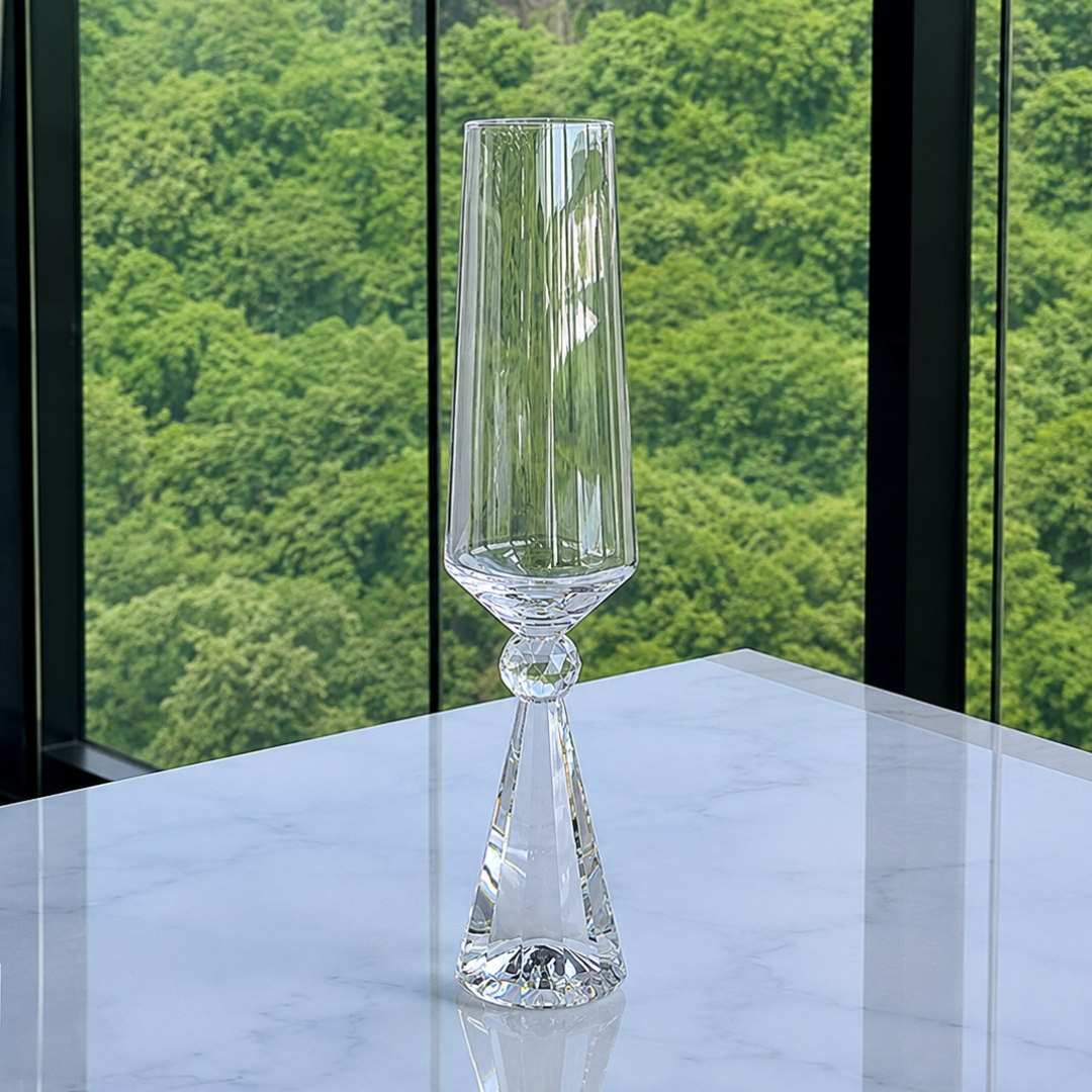 Taça Base Cristal para Champanhe Transparente na bancada