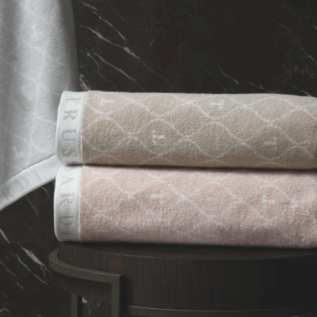Toalha de Banho Banhão Speciale em Algodão Soft Rose 1,60m x 86cm Trussardi