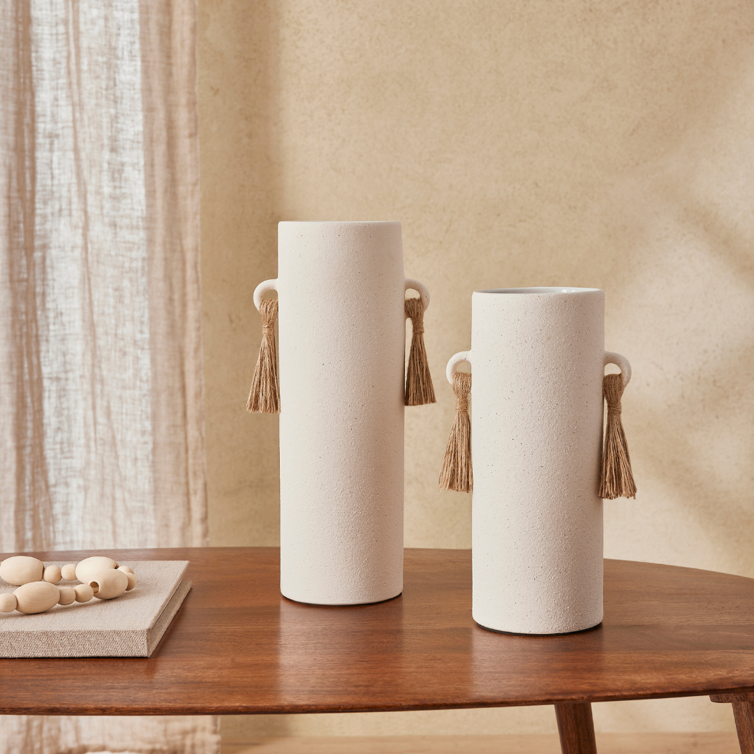 Vasos com Corda em cima da mesa