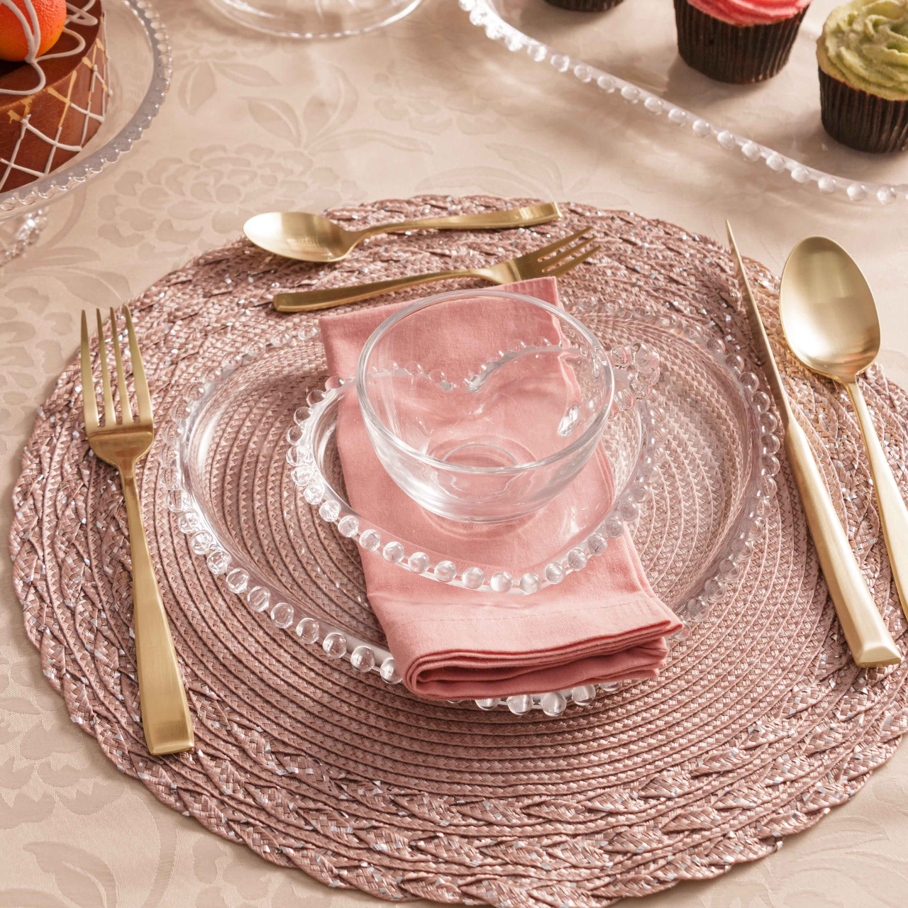 X_cara_Ch_Cristal_de_Chumbo_Com_Pires_Cora_o_Pearl_180ml_na_mesa posta
