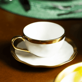 Xícara de Café com Pires em Porcelana Dubai Branco e Dourado 90ml