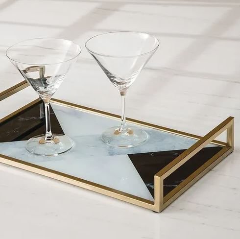 Bandeja em Metal Marmorizado Preto Branco Dourado M 40cm - Ela Decora