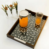 Bandeja Madeira com Vidro Flowers Preta 47 x 32 cm - Ela Decora