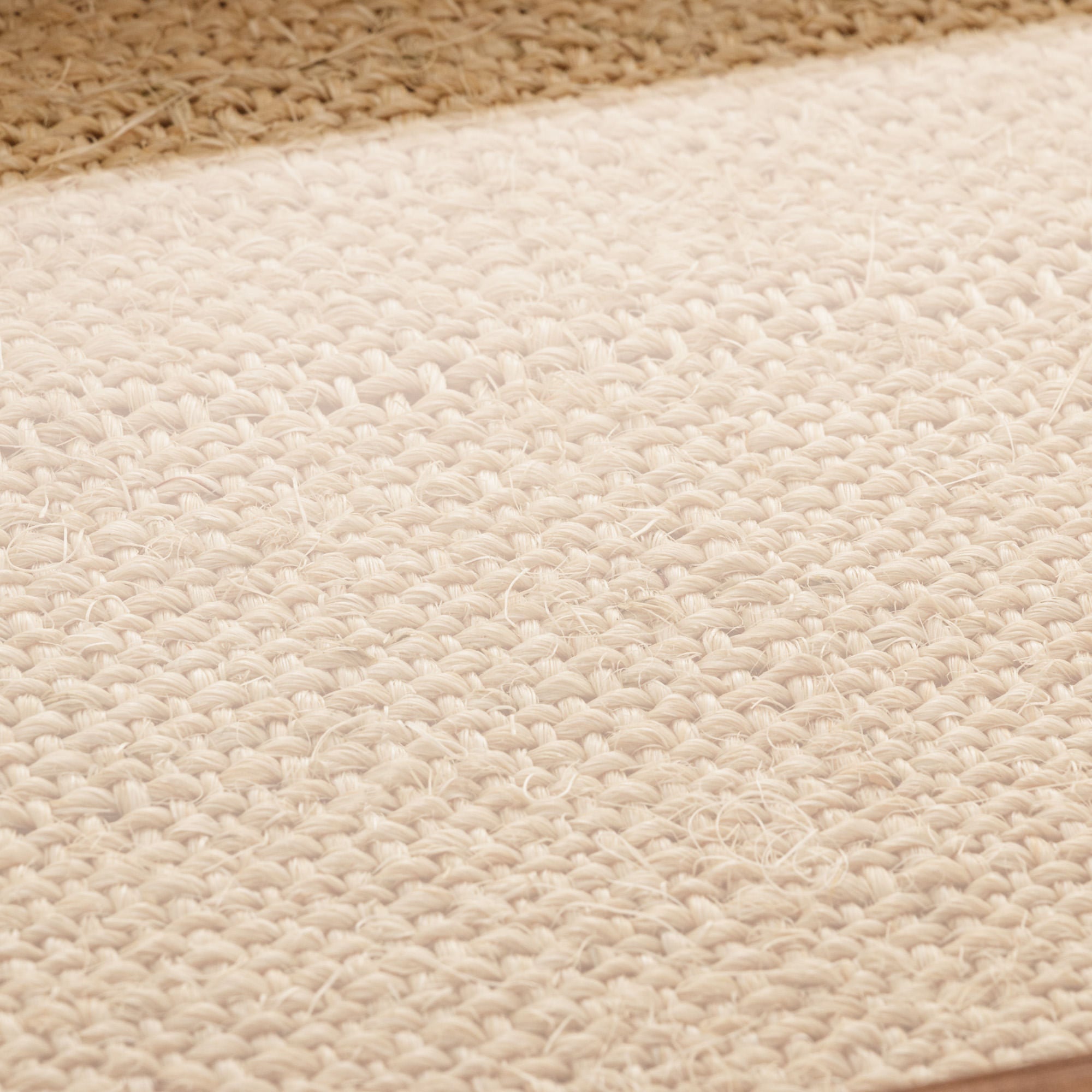Bandeja Madeira Coquinho com Sisal Natural 38cm - Ela Decora