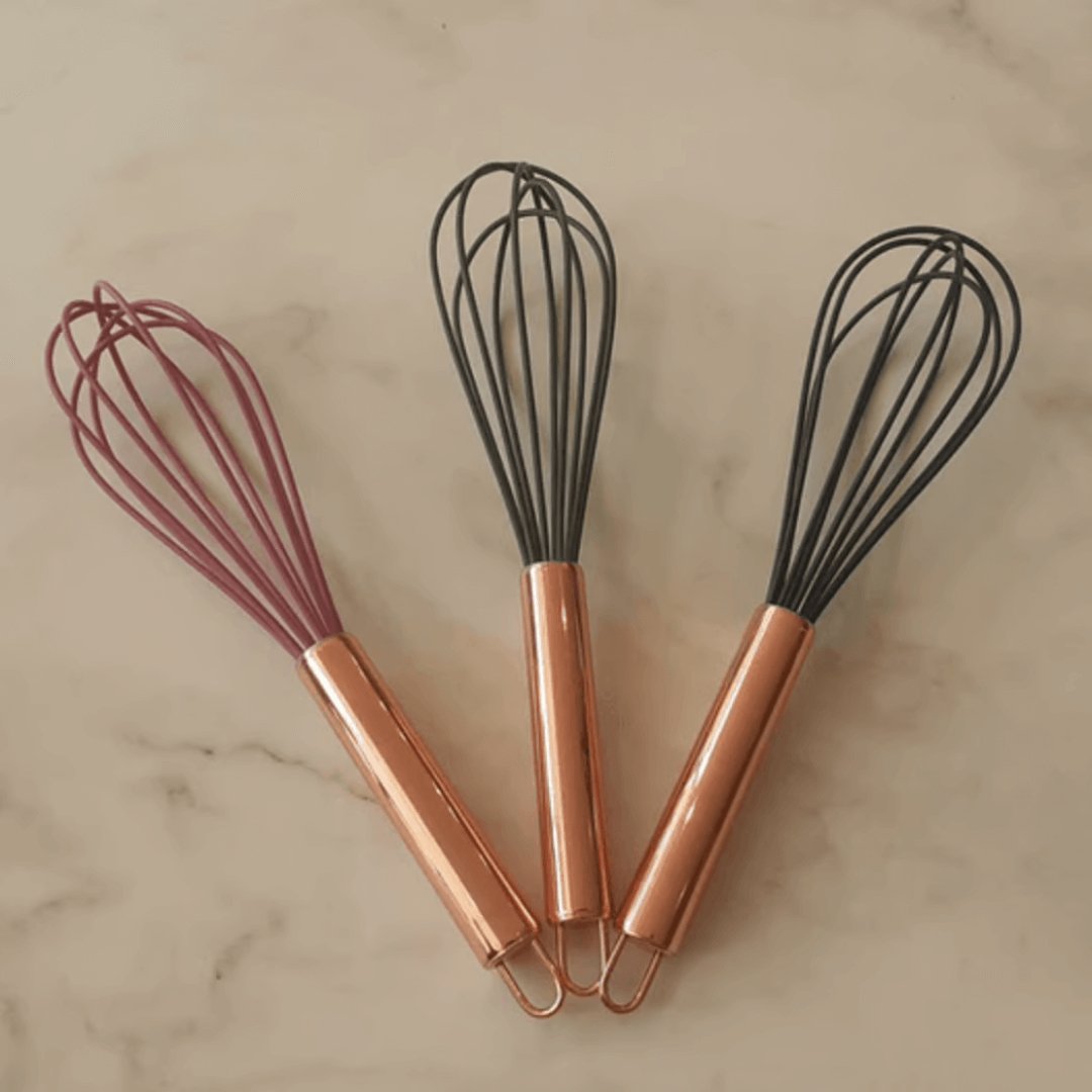 Batedor de Ovos de Nylon Rose Gold Com Cabo De Aço Inox - 26,5cm - Ela Decora
