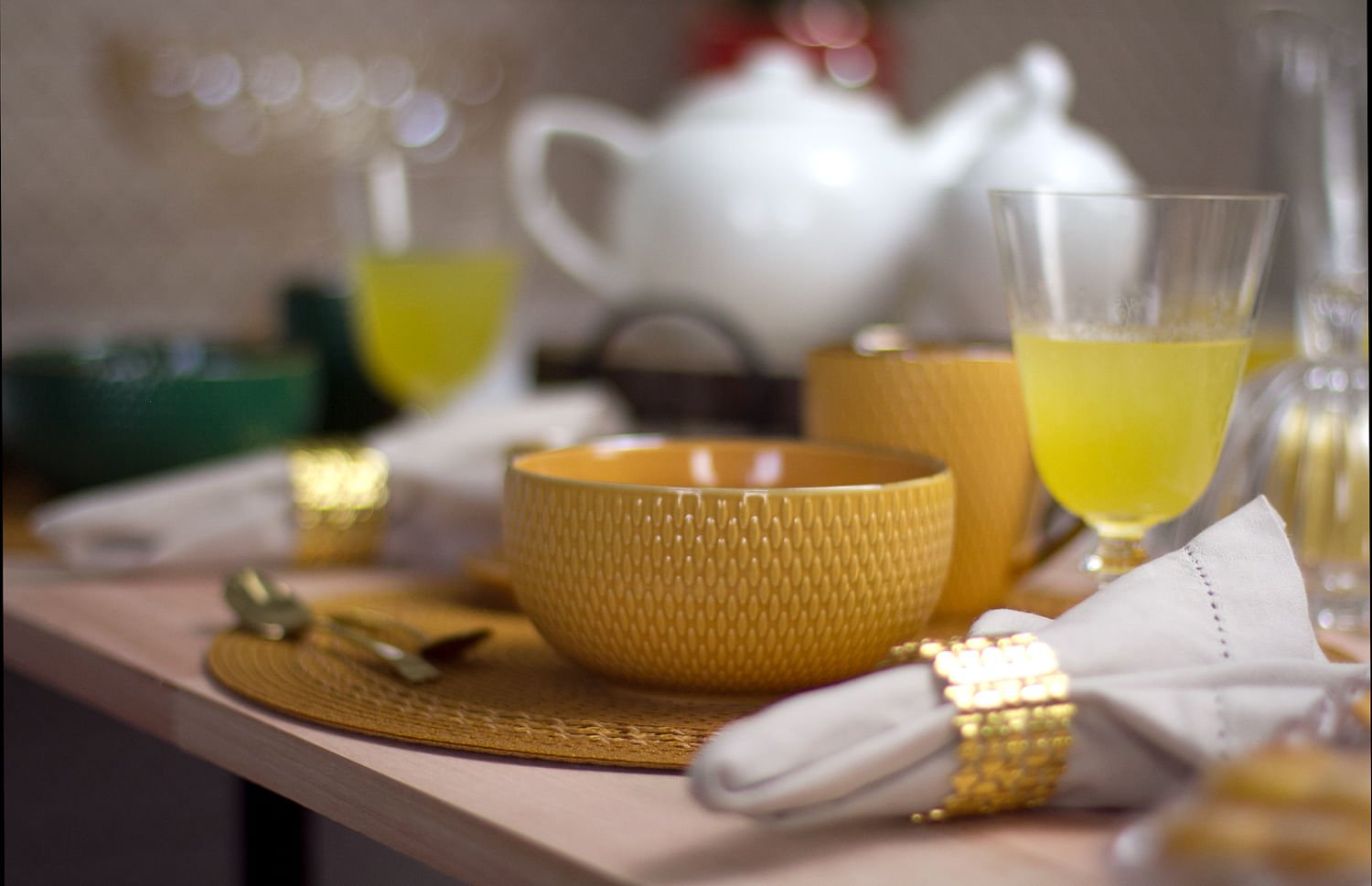 Bowl Porcelana Drops Amarelo com Detalhe Metalizado - 700ml - Ela Decora
