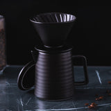Bule com Tampa e Suporte para Filtro em Cerâmica Preta 600ml - Ela Decora