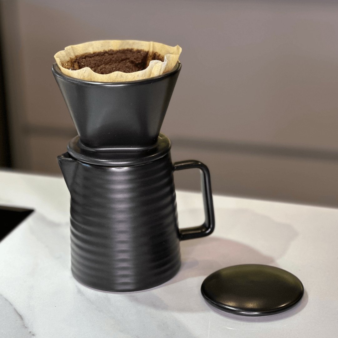 Bule com Tampa e Suporte para Filtro em Cerâmica Preta 600ml - Ela Decora