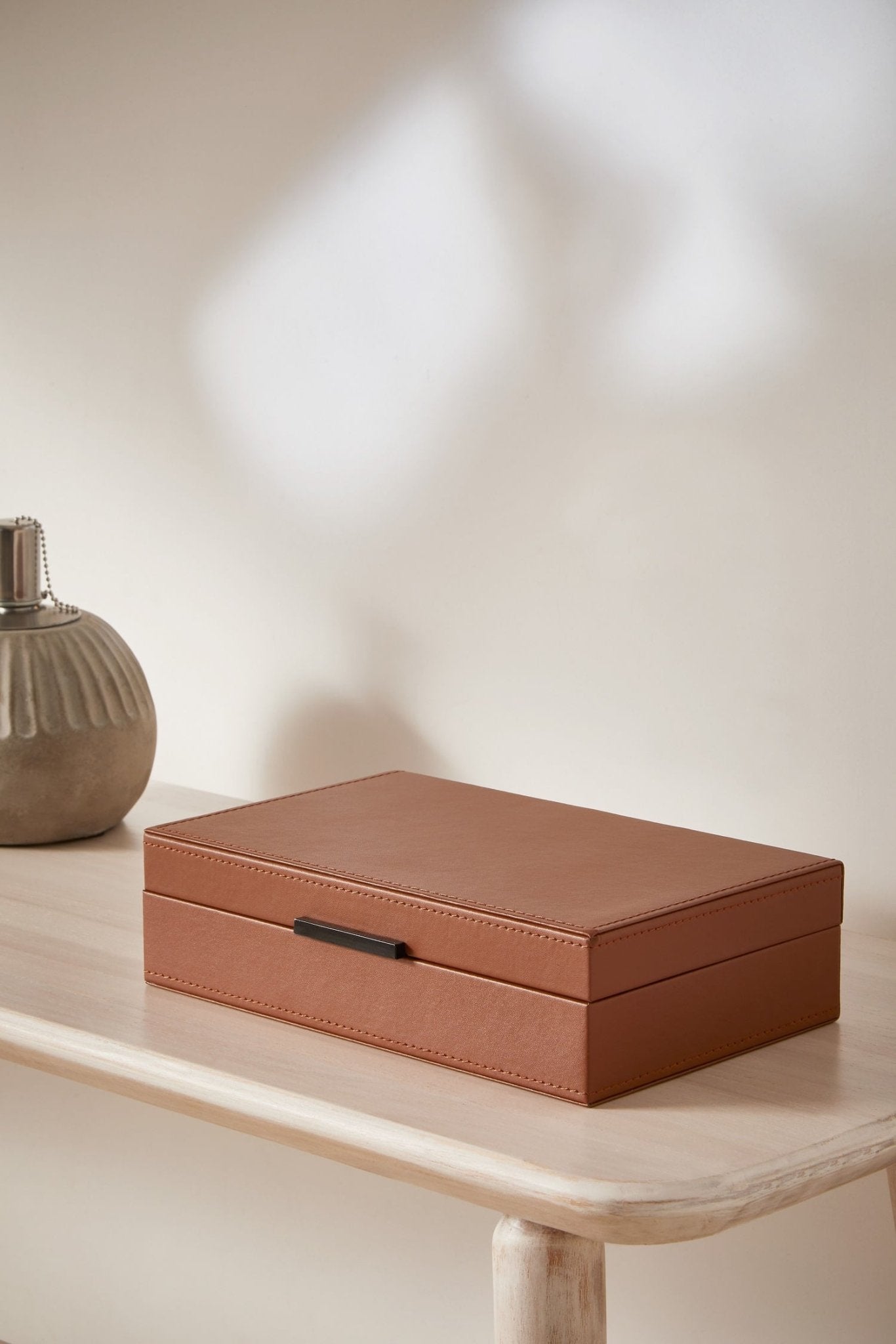 Caixa em MDF com Revestimento em PU Marrom 26cm - Ela Decora