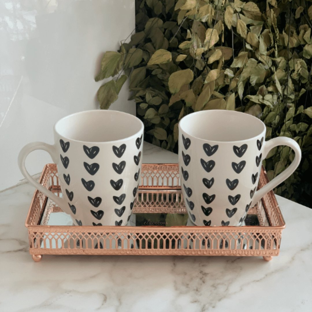 Caneca de Porcelana Cute Hearts Corações Preto e Branco 350ml - Ela Decora