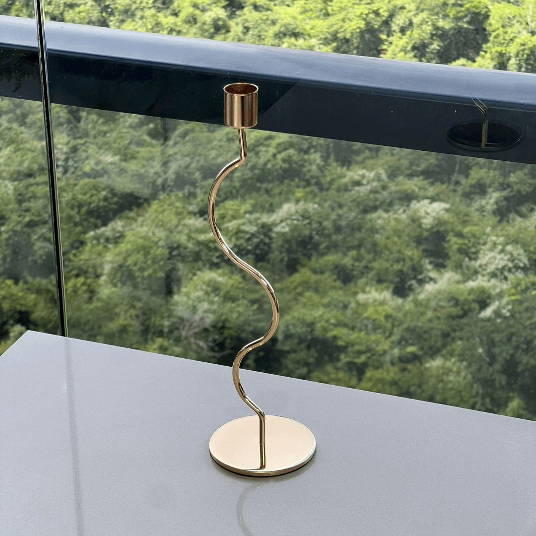 Castiçal em Metal Dourado 28,5cm G - Ela Decora