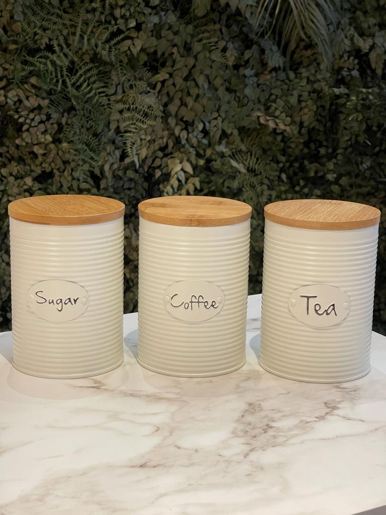 Conjunto de Latas Herméticas Porta Condimentos em Metal Branco Tampa Madeira Sugar Coffee Tea - 3 Peças - Ela Decora
