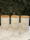 Conjunto de Latas Herméticas Porta Condimentos em Metal Branco Tampa Madeira Sugar Coffee Tea - 3 Peças - Ela Decora