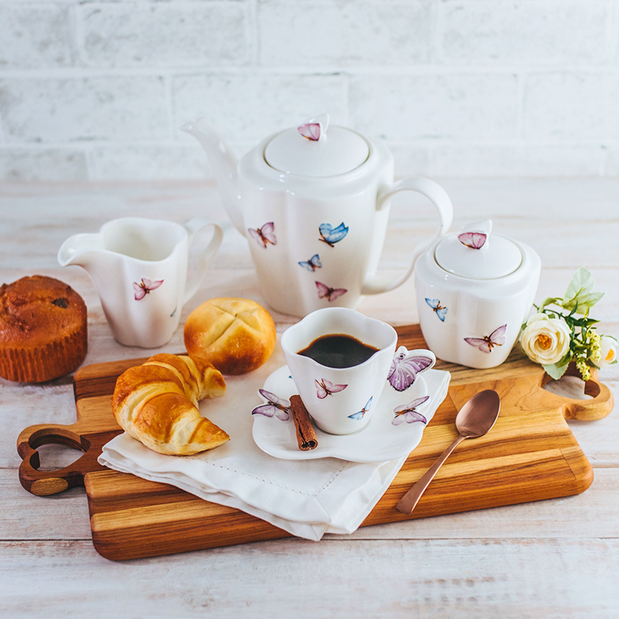 Conjunto para Café Bule Açucareiro Leiteira Porcelana Borboletas Branco 3 Peças - Ela Decora