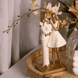 Escultura Familia de Resina Branco e Dourado 20cm