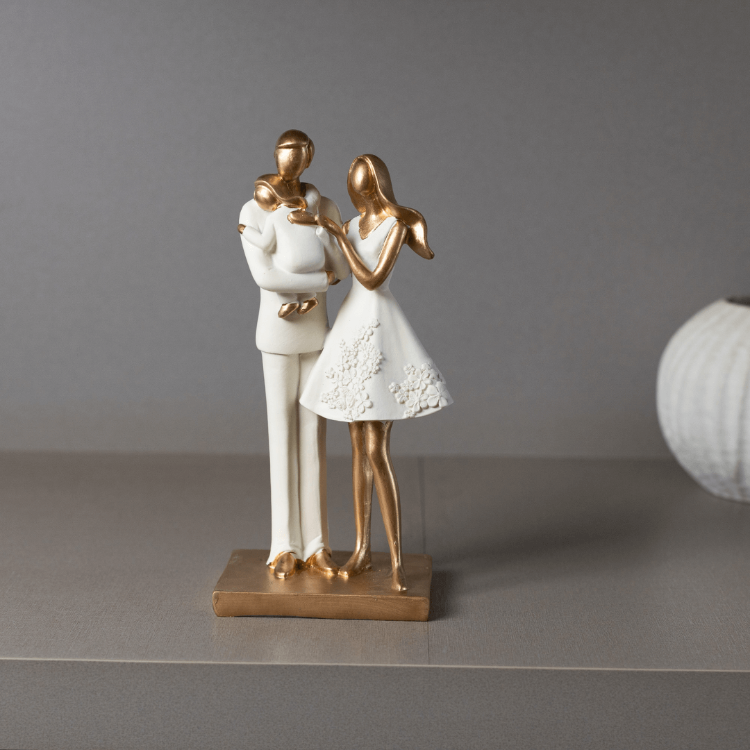 Escultura Familia de Resina Branco e Dourado 20cm
