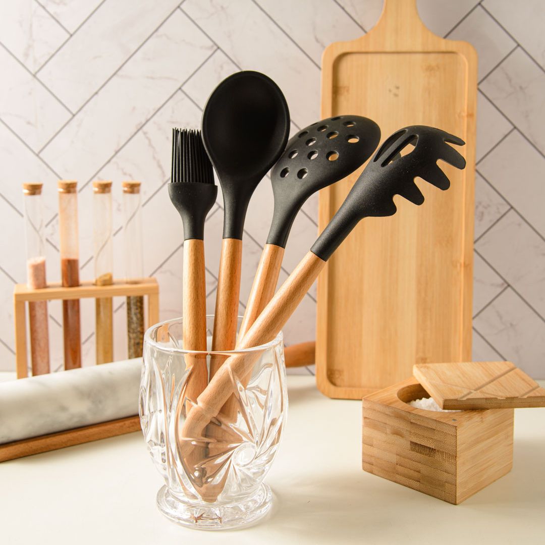 Escumadeira de Silicone com Cabo de Bambu Charmy Preta 31,5cm - Ela Decora