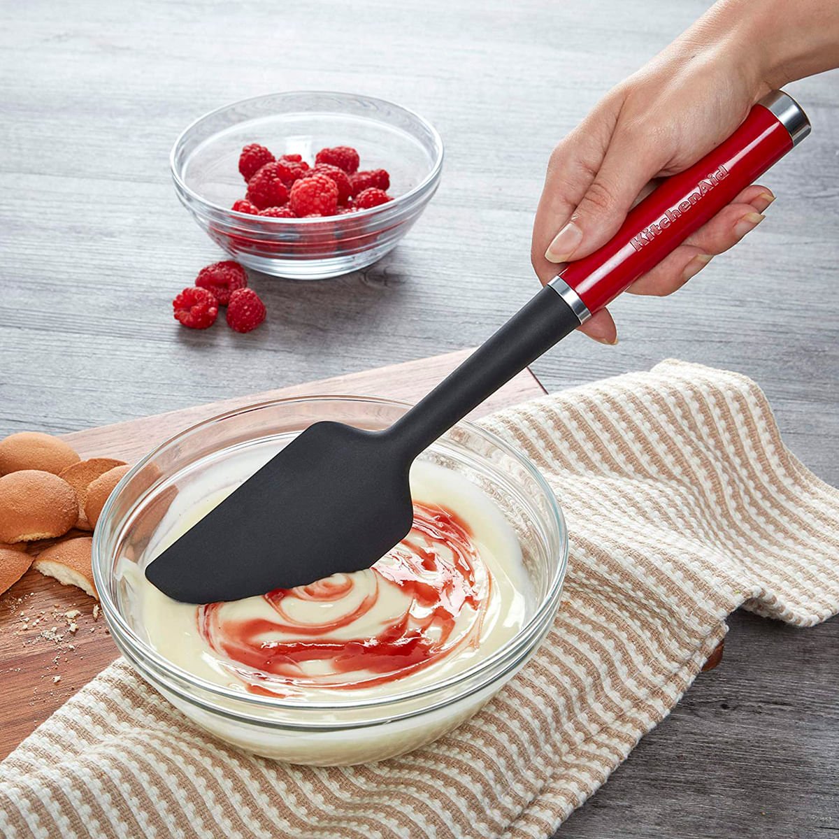 Espátula Pão Duro Silicone Vermelho e Preto KitchenAid - Ela Decora