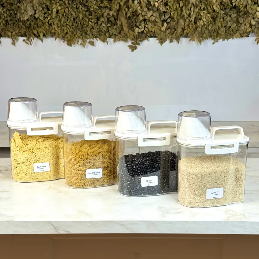 kit potes herméticos com copo medidor armazenando macarrao feijao e arroz