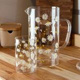 Jarra Sunflower ao lado de copo pequeno na decoração da cozinha