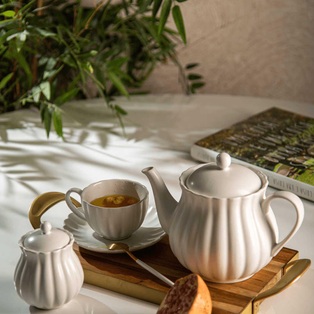 Jogo 2 Xicaras de Café Porcelana com Pires Petala Branco 90ml - Ela Decora